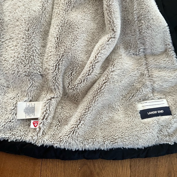 Land’s End - Girls Winter Fleece Lined Down Alternative ThermoPlume Coat - Picture 4 of 5